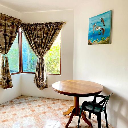 Hostal Vista Al Mar Otel Puerto Baquerizo Moreno Dış mekan fotoğraf