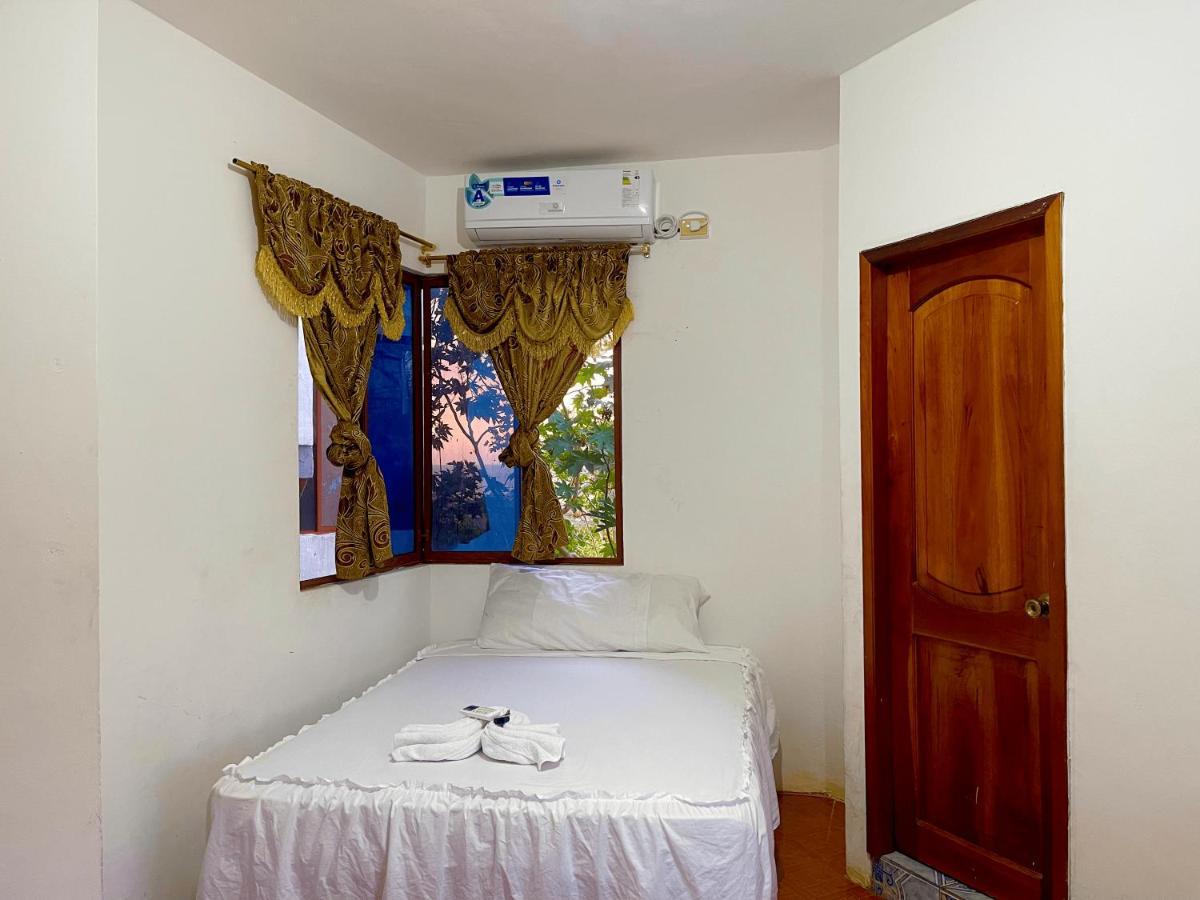 Hostal Vista Al Mar Otel Puerto Baquerizo Moreno Dış mekan fotoğraf