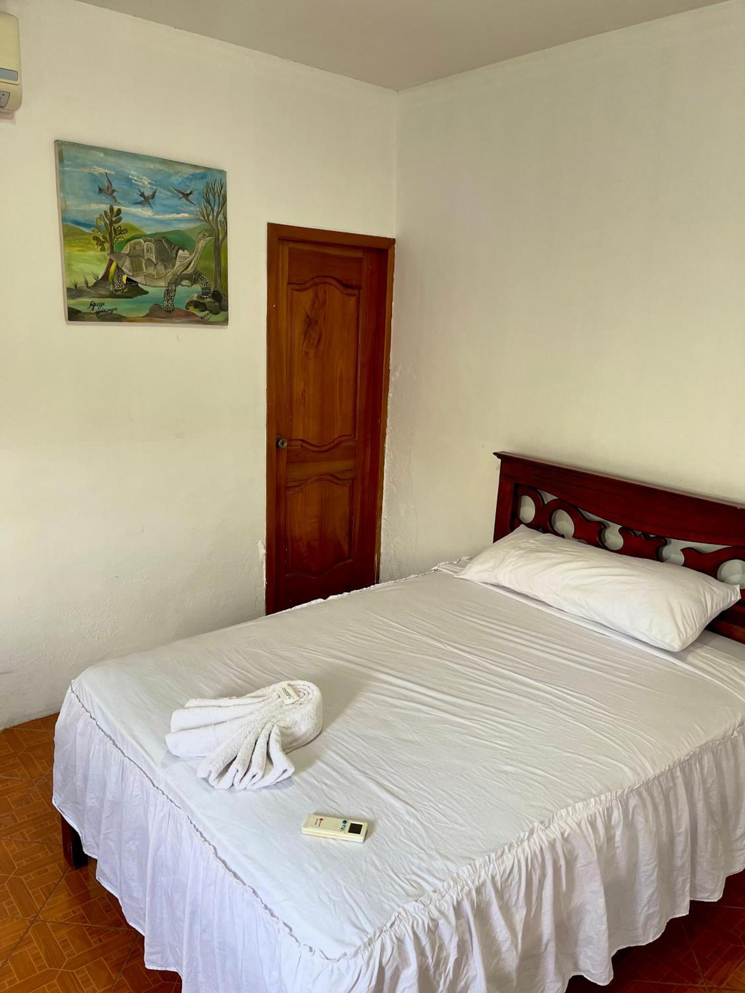 Hostal Vista Al Mar Otel Puerto Baquerizo Moreno Dış mekan fotoğraf