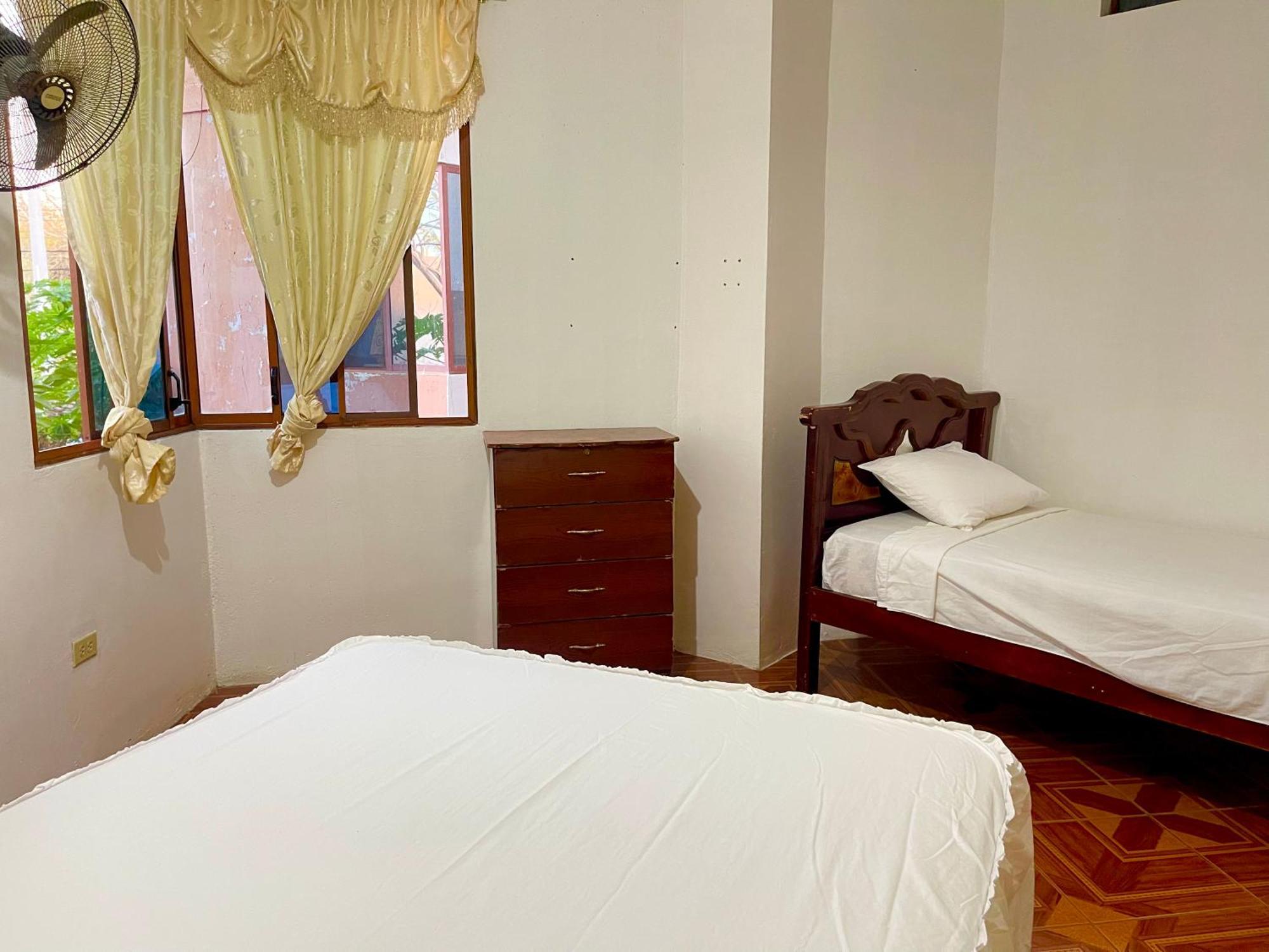 Hostal Vista Al Mar Otel Puerto Baquerizo Moreno Dış mekan fotoğraf